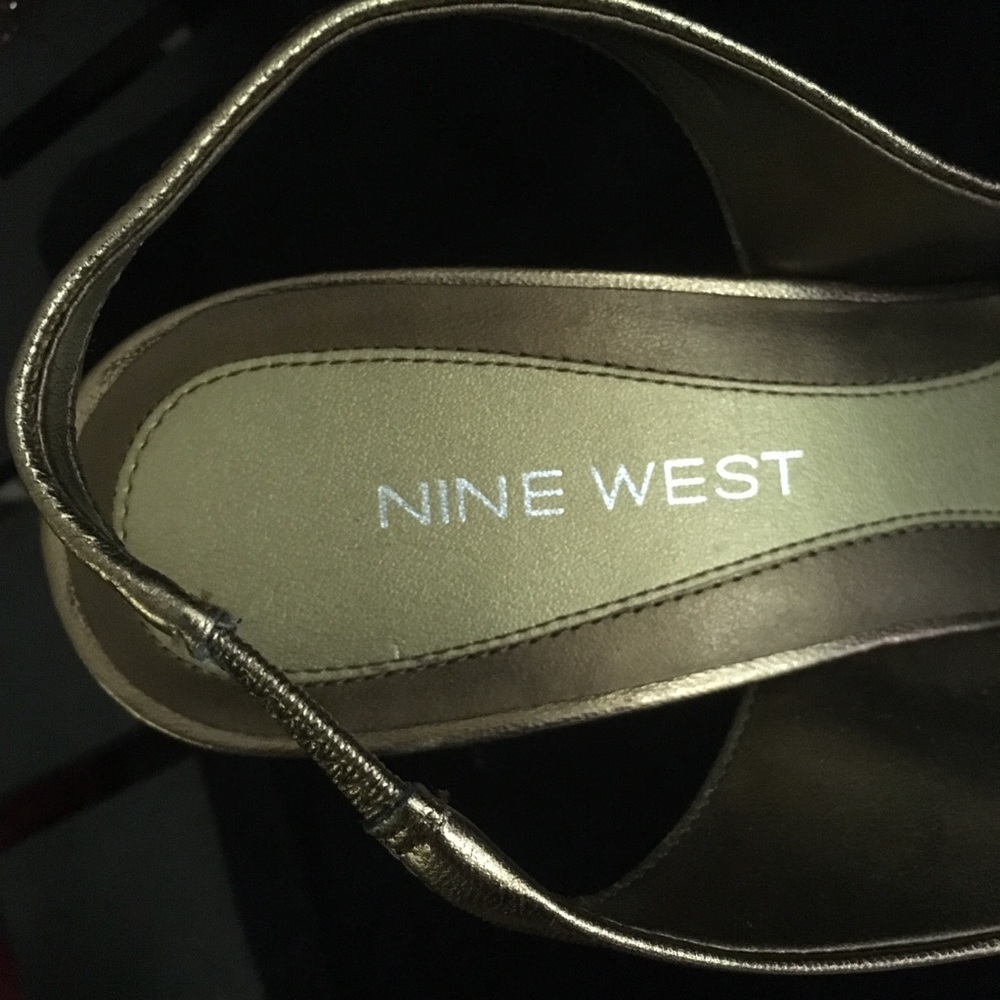 Vintage “Nine West” Gold Sling-Back Leather Heels - Picture 6 of 7
